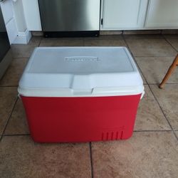 80 Qt Rubbermaid Cooler