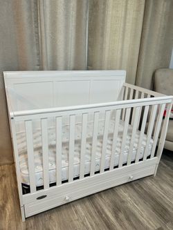 White Wood Baby Crib with Storage Drawer