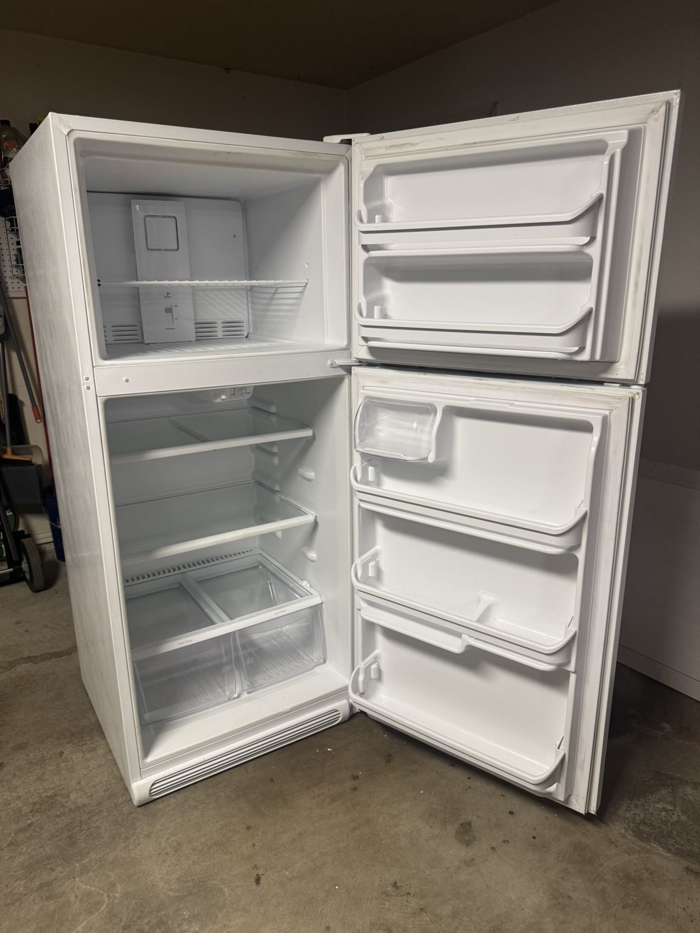 Frigidaire 20 cu/ft Refrigerator/Freezer