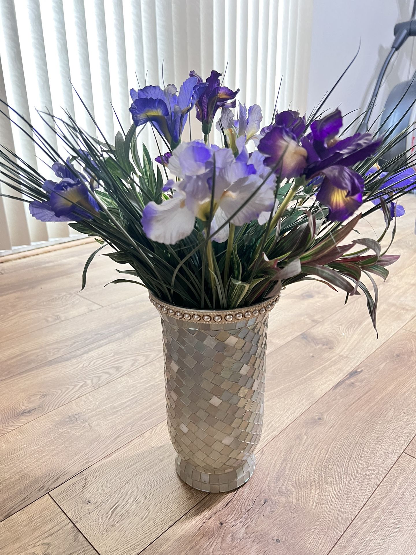Home Interior Vase And Flowers