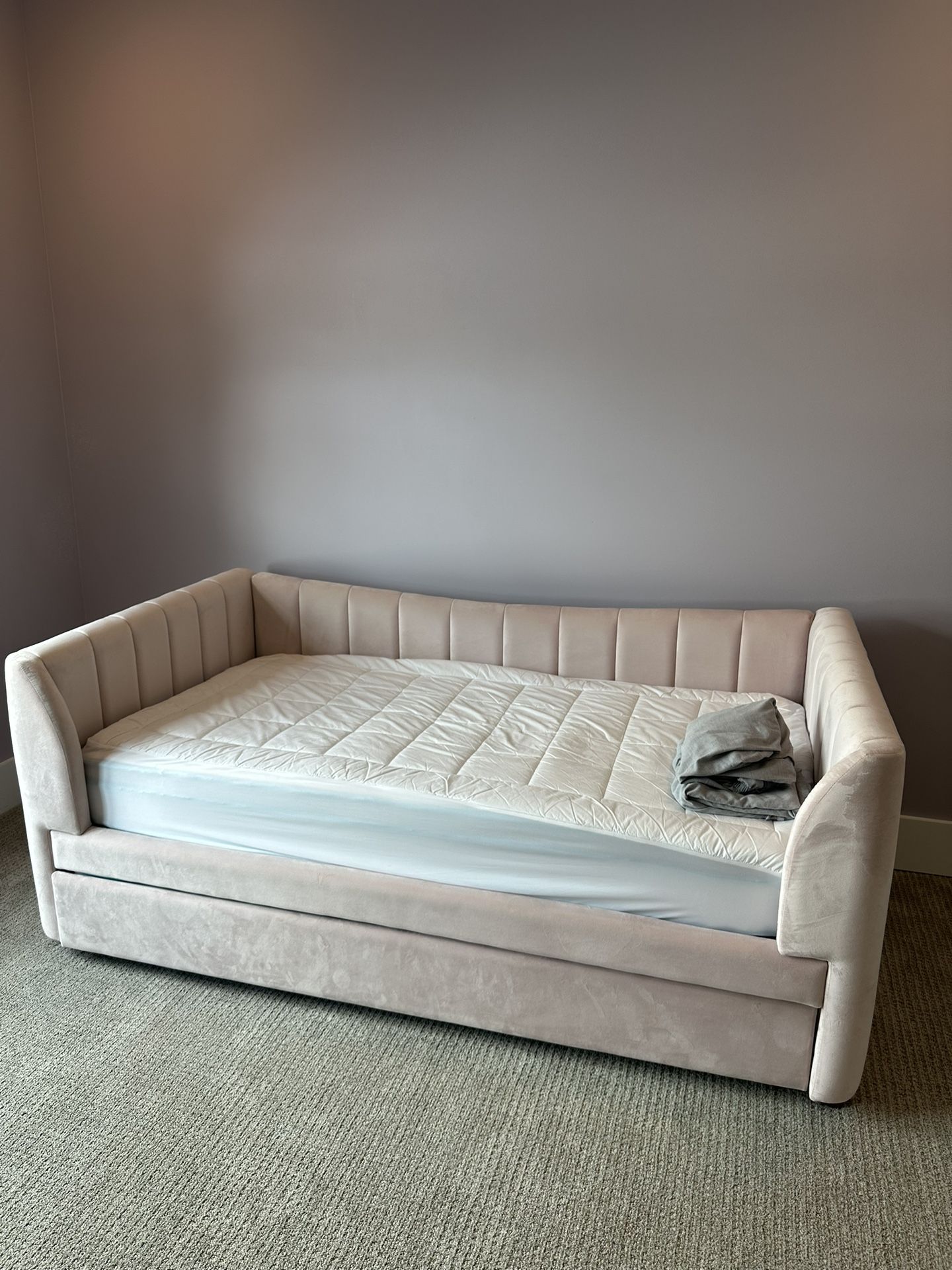 Twin Daybed with Trundle + 2 Pillow Top Mattresses – Solid Wood, Great Condition!