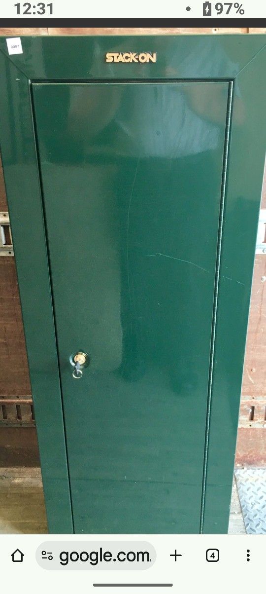 Stack On Gun Cabinet /Safe 80$