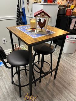 Pub table & chairs
