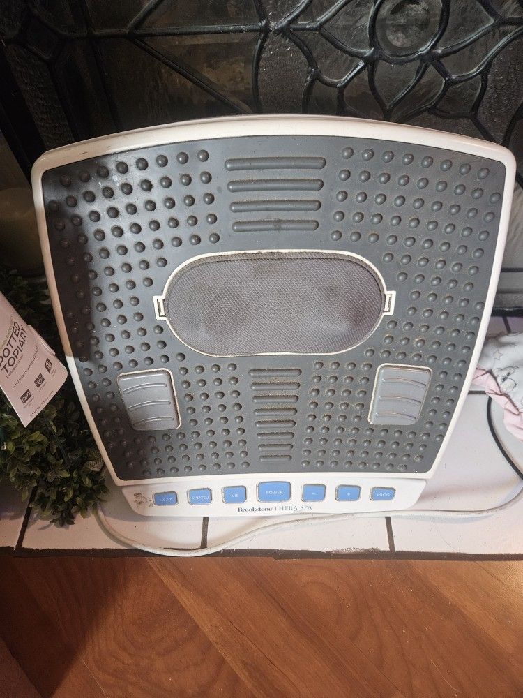 Brookstone Thera Spa Oscillating Vibrating Heated Shiatsu Foot Massager