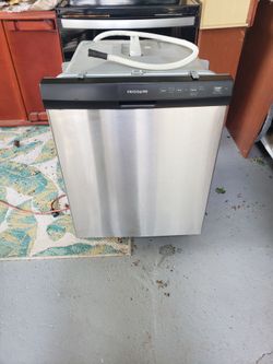 Frigidaire Dishwasher – Works Great!