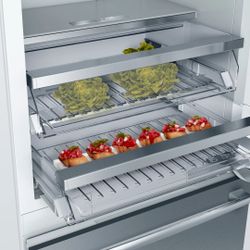 Benchmark Series 30 in. W 16 cu. ft. Built-In Smart Bottom Freezer Refrigerator in Stainless Steel