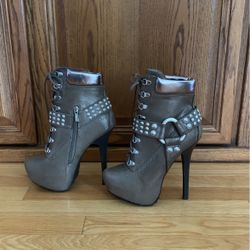Womens Boots Size 7