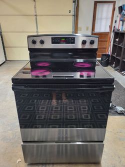 Amana glasstop stove (delivery available)