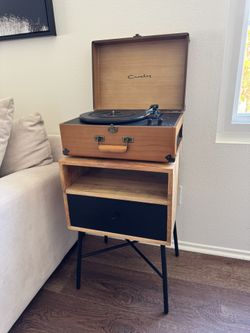 Crosley Record Player / Turntable With Speakers
