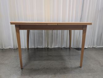Scandinavian Style Extendable Dining Table in Light Wood