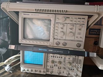Oscilloscope Tektronix 2246 and TDS 310