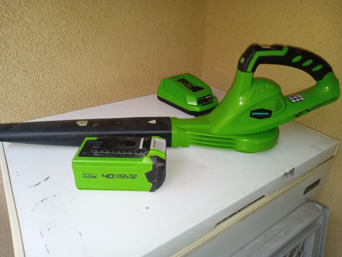 Greenworks 40 Volt Blower With Battery And Charger 40$!