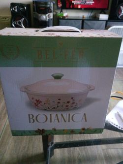 A casserole dish and a mixing bowl