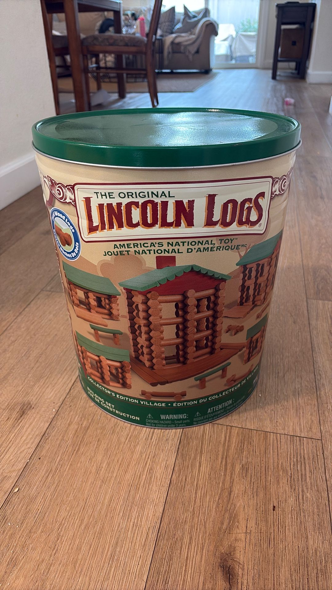 Lincoln logs brand New- 327 Pieces