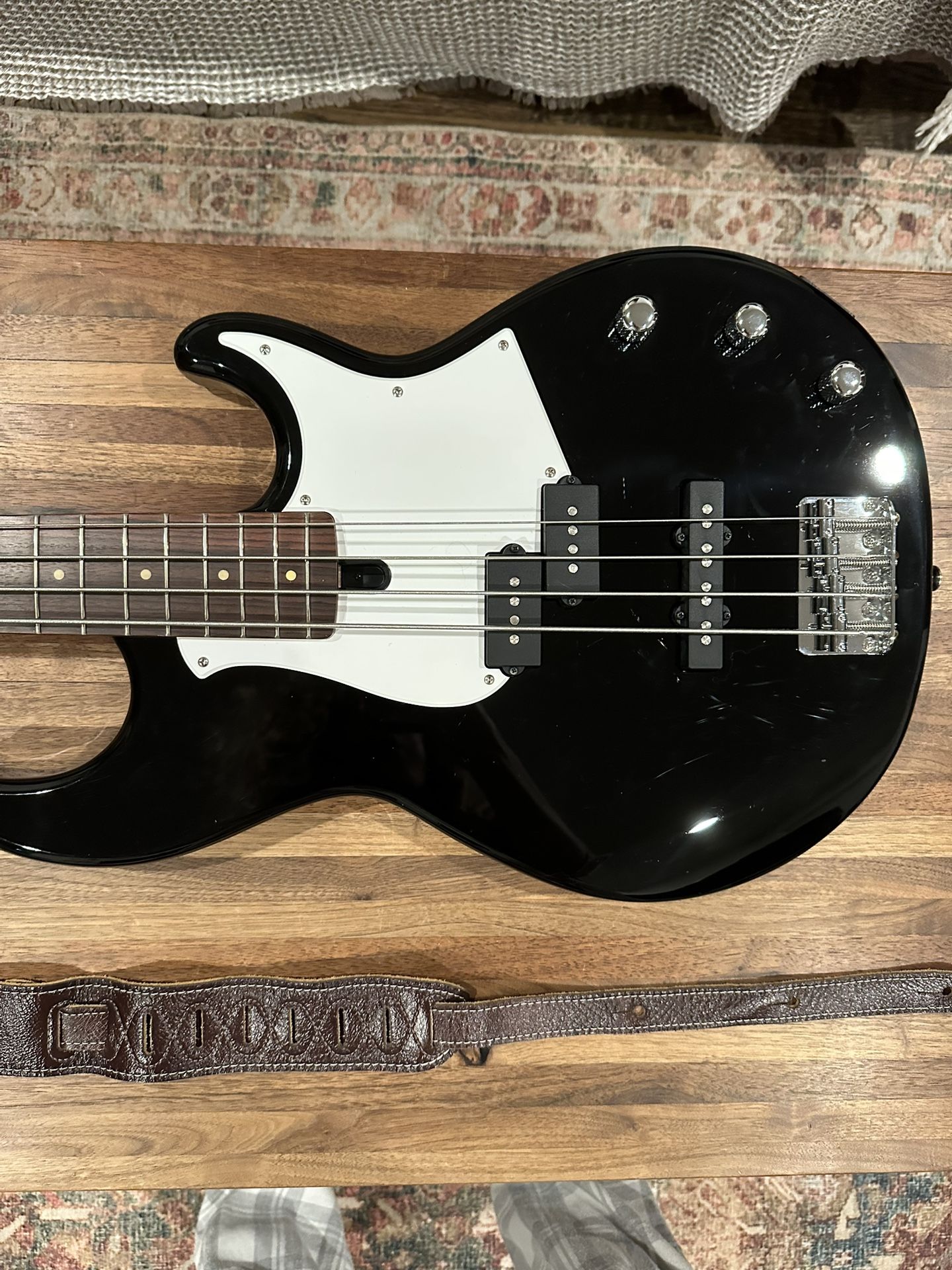 Yamaha BB234 Electric Bass & Fender Rumble 40 Amp + Accessories