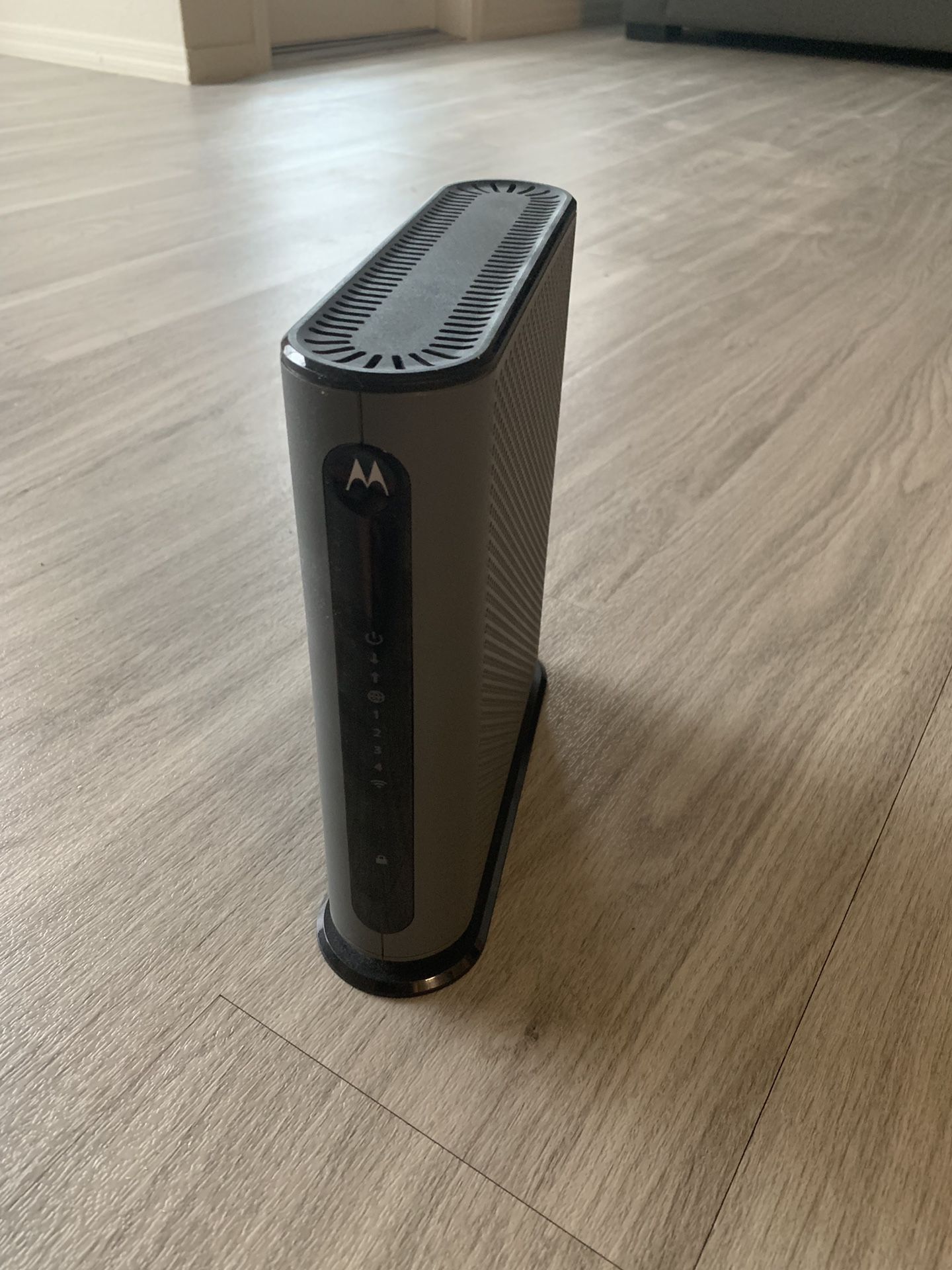 Motorola Cable Modem (works with Cox internet)