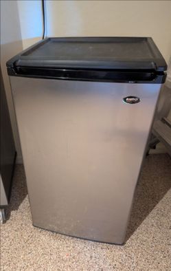 Sanyo Compact Mini Fridge Stainless Steel