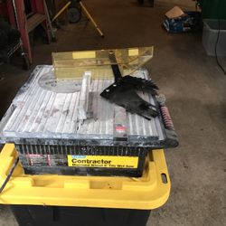 Plus plug tile saw with extra blade