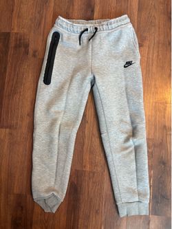 Nike tech pants good condition. It is a kids large
