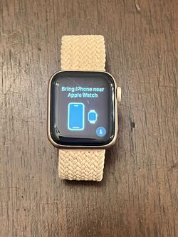 Apple Watch Series 4 (40mm) with Box & Band