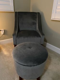 Arm chair ottoman set $20 EACH – Moving Sale!