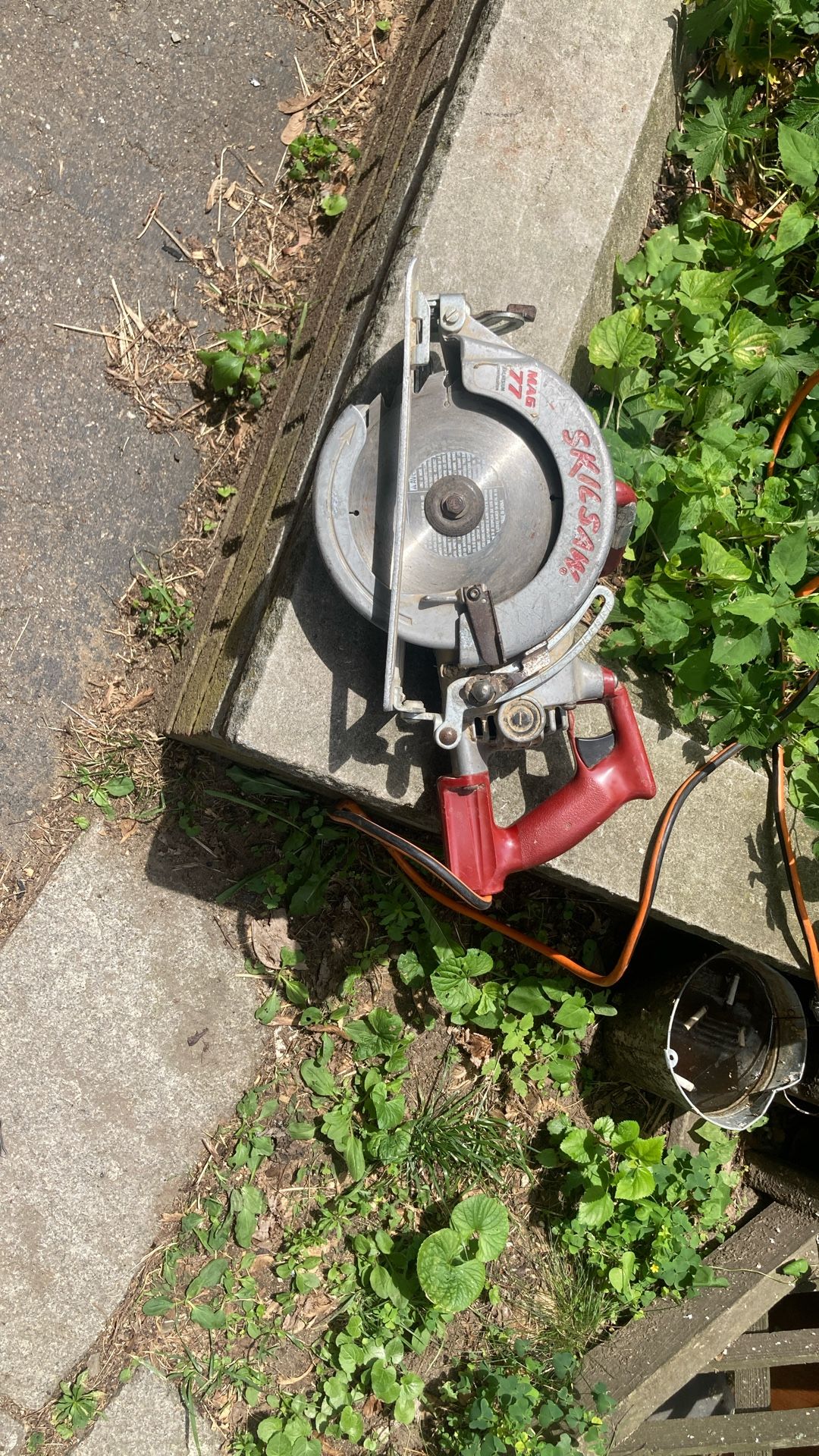 Worm Drive skil Saw. Mag 77 7 And 1/4 Blade