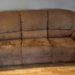 Free-Reclaiming Sofa