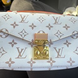 A Possible Louis Vuitton Pochette Métis East West bag in Monogram Canvas