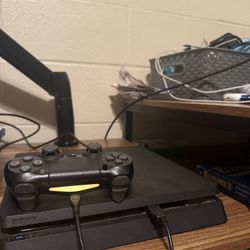 Playstation 4 Slim 