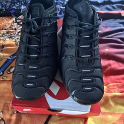 Nike vapormaxes brand new with box