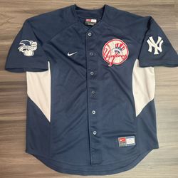 Nike New York Yankees MLB Team Genuine Merchandise Stitched Jersey Men’s Large  100% authentic. Good condition.   The Nike New York Yankees MLB Team G