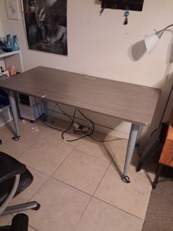 Plug in desk