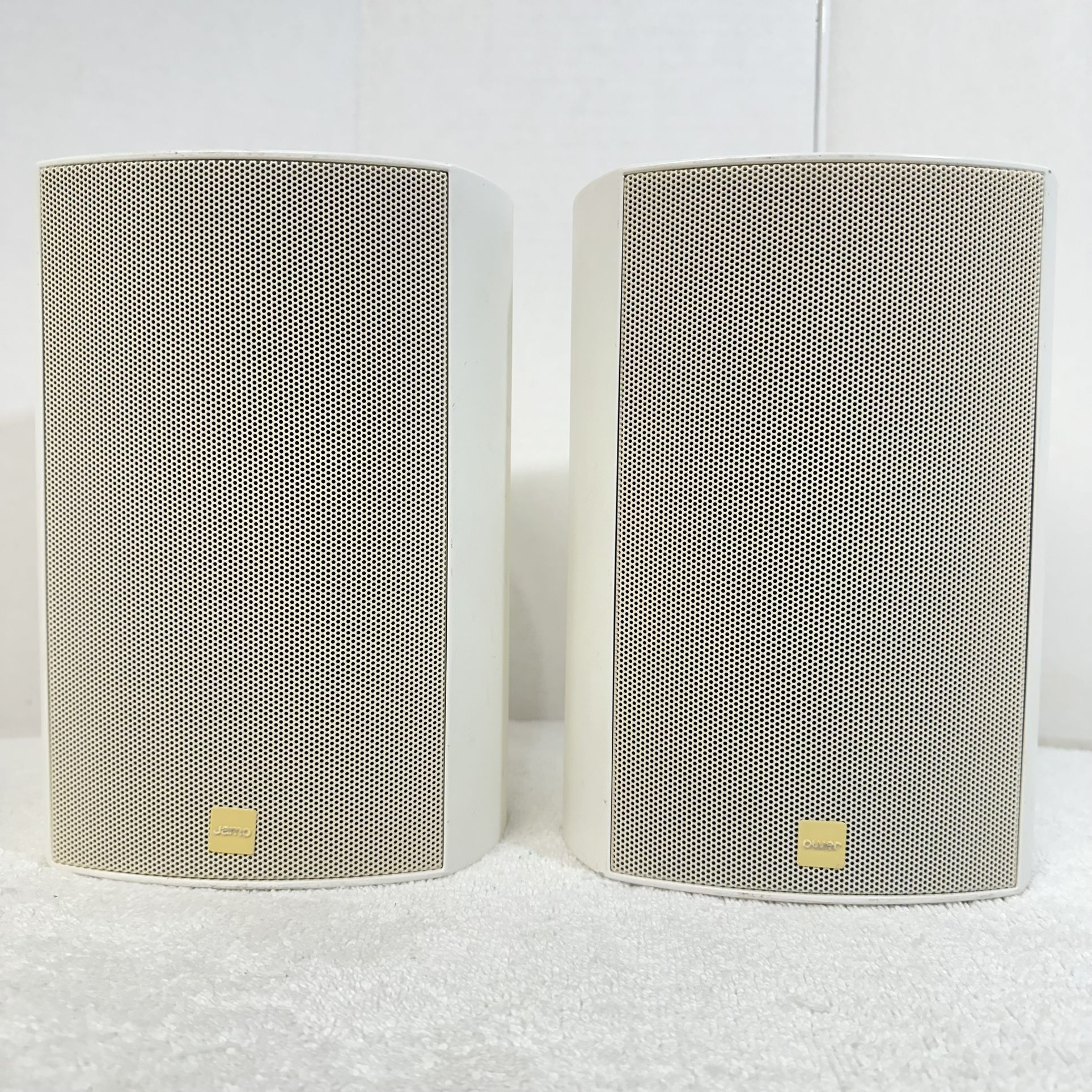 Jamo Indoor/Outdoor 2-way Bass Reflex Speakers (Pair) Amazing Sound for this type of speaker—Demo available