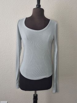 Old Navy UltraLite Go Dry Ribbed Long Sleeve Top Womens Medium Curved Hem