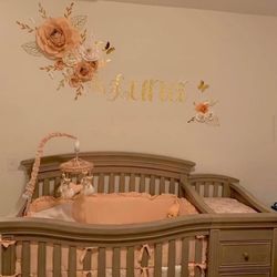 Crib With Side Changing Station And Drawers