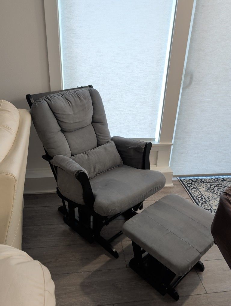 Glider Rocking Chair 