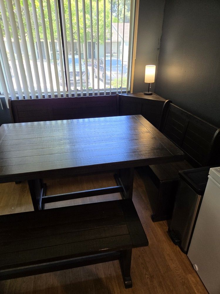 Breakfast Nook Kitchen Table