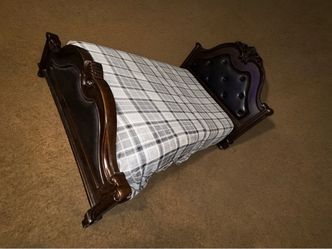 Dark Wood Bed Frame – Carved Headboard & Tufted Footboard