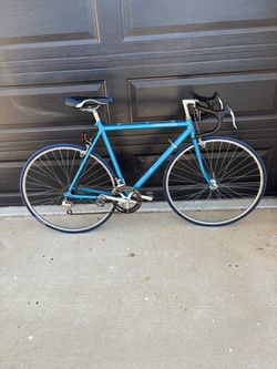 Cannondale Road Bike Blue, medium size frame, aluminum frame