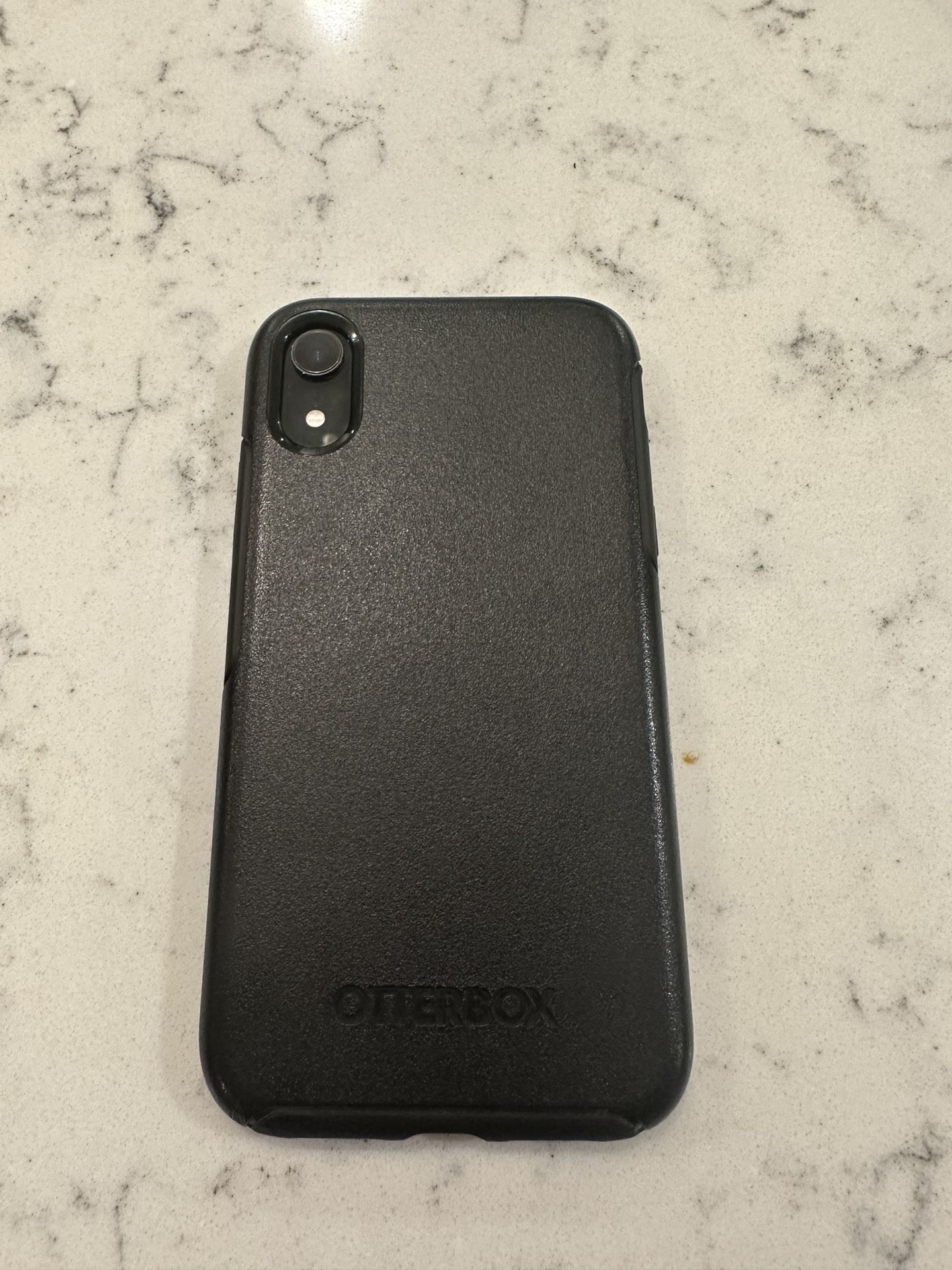 iPhone XR With Case - Like New - NO SIM RESTRICTIONS