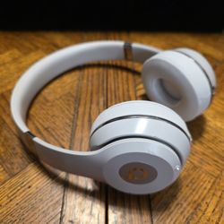 Beats by Dr. Dre Solo3 On-Ear Wireless Headphones - White