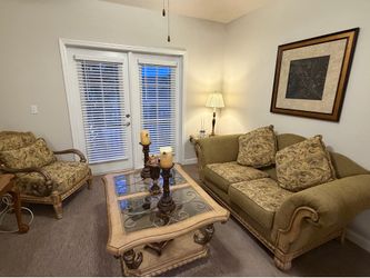 Living Room Set -Juego de Sala Excellent Conditions