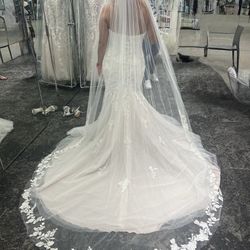 Wedding dress NEW . Never Used