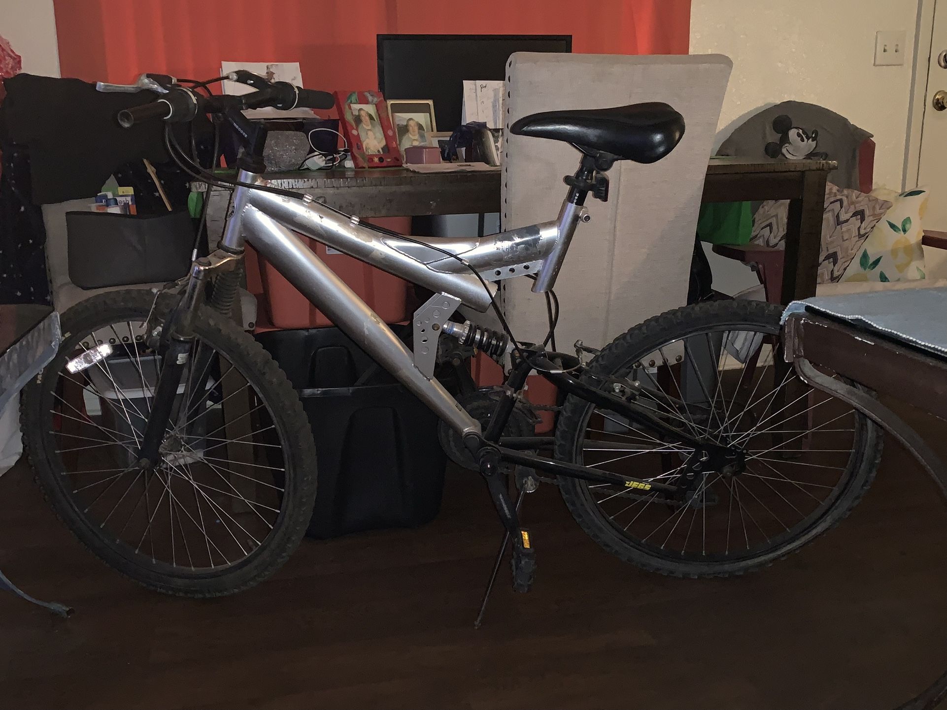 Mongoose Mountain Bike (24 Inch)