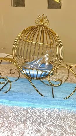 GOLD CARRIAGE CENTERPIECES