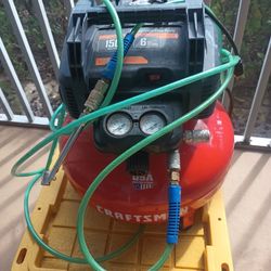 CRAFTSMAN 6 GALLON 150 PSI AIR COMPRESSOR WITH ATTACHMENTS