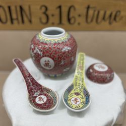 Exquisite Vintage Chinese Pot - Ornate Red & Yellow Design And