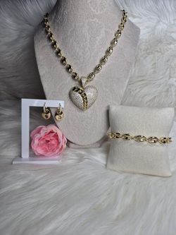Beautiful Set 14k Gold Laminated Hypoallergenic Waterproof Non Tarnish Excellent Quality Jewelry  Prices Are On Description 