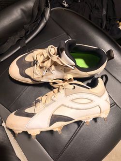 Metal baseball cleats