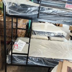 Bunk Bed.. Twin/Twin With Mattress 2